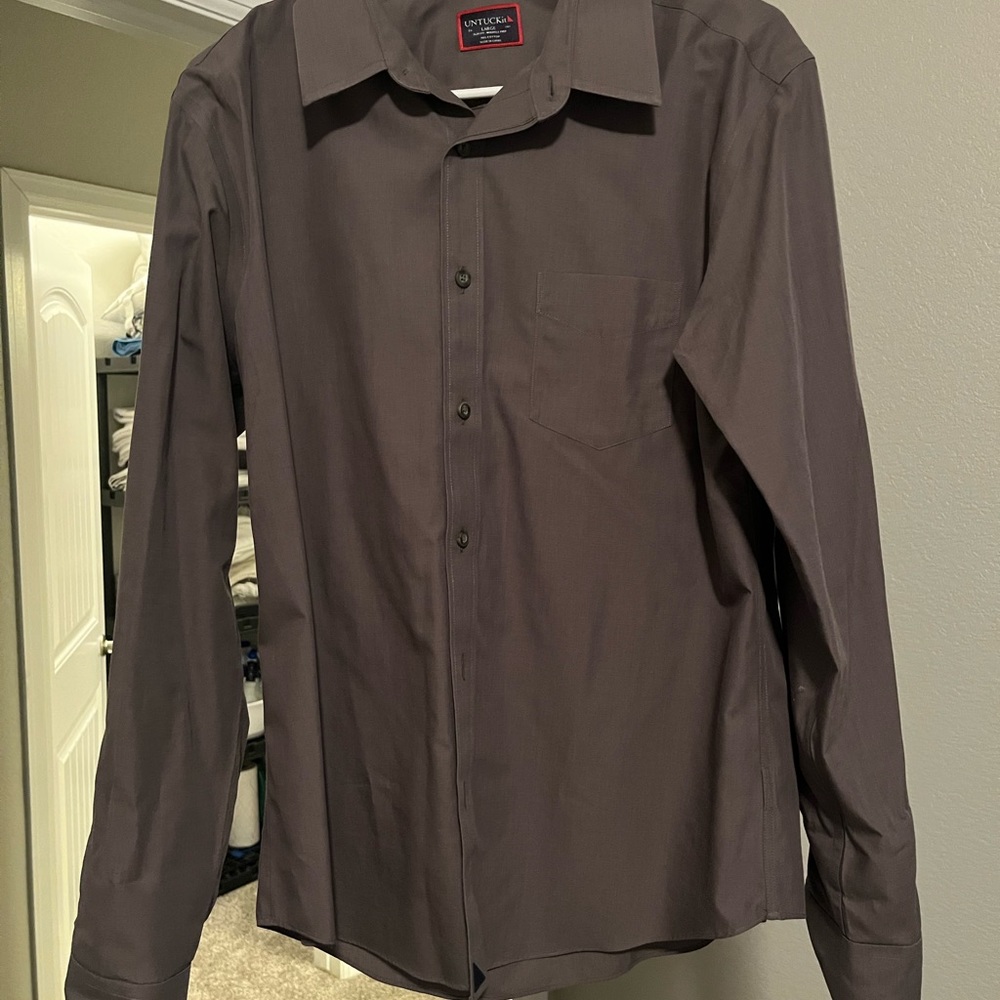 Untuckit shirt barely worn
